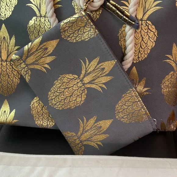 Pineapple Tote and Pouch Set - Picture 3 of 10
